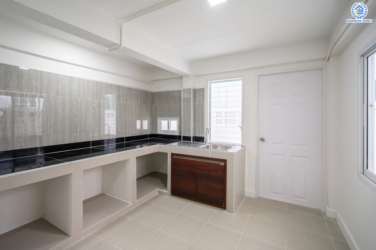 บ้านมือสองตกแต่งใหม่ ม.สินวงศ์ ดอนเมือง บ้านเดี่ยว เนื้อที่ 50 ตร.ว. ฟังก์ชัน 3 ห้องนอน 2 ห้องน้ำ จอดรถได้ 2 คัน บนทำเลดีที่สุด ใกล้สนามบินดอนเมือง ทางด่วน "ศรีสมาน" และรถไฟฟ้าสายสีแดง "สถานีดอนเมือง"